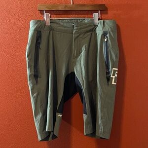 RaceFace Men’s 13” Stage Olive Mountain Cycling Rugged Nylon‎ Shorts